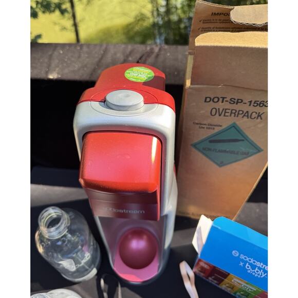 Sodastream Soda Sparkling Water Maker Machine Lot 3 Tanks Flavor Bottles & More! - Picture 3 of 10